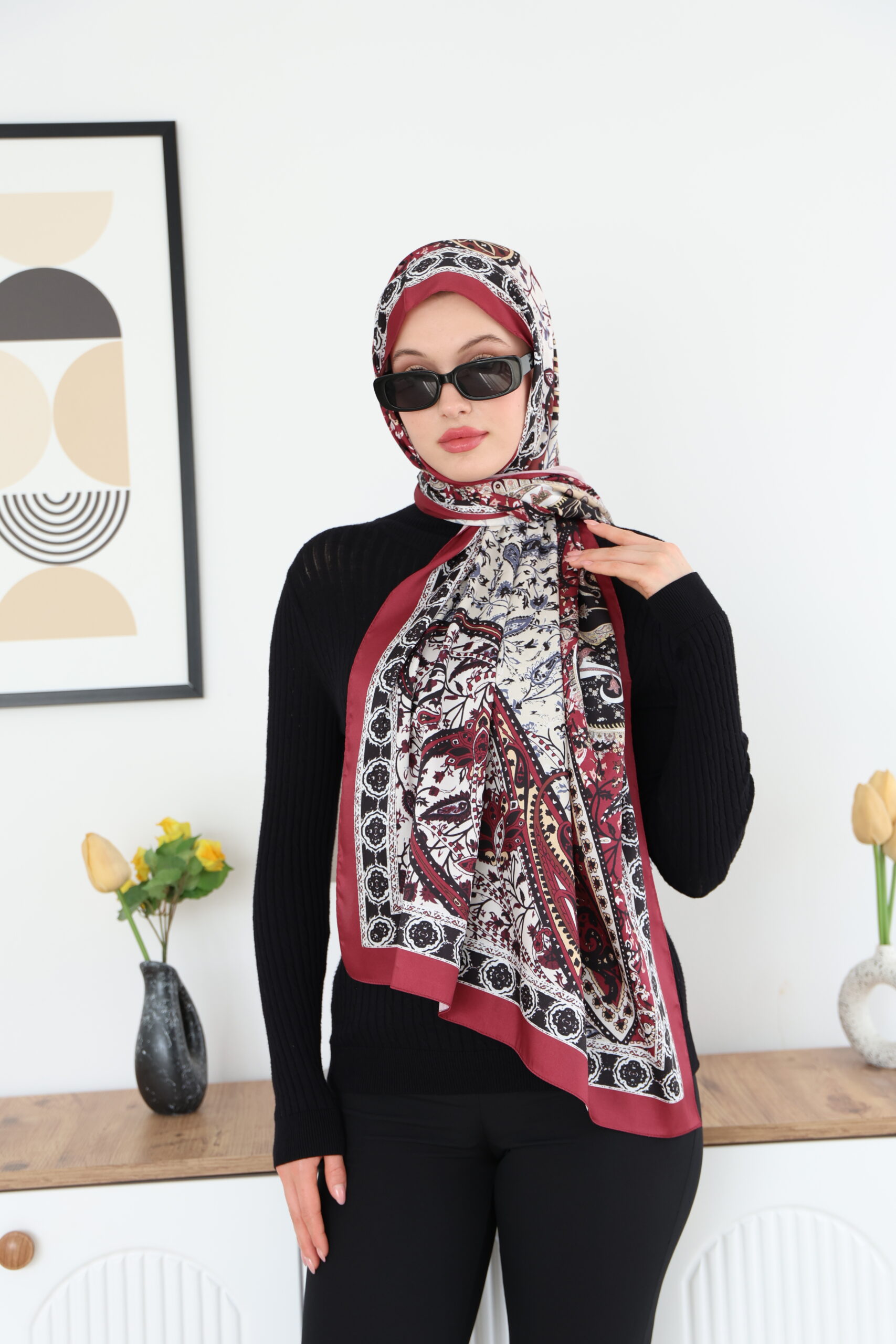 Neon Kırmızı Etnik Desen Lüks Saten İşlemeli Şal