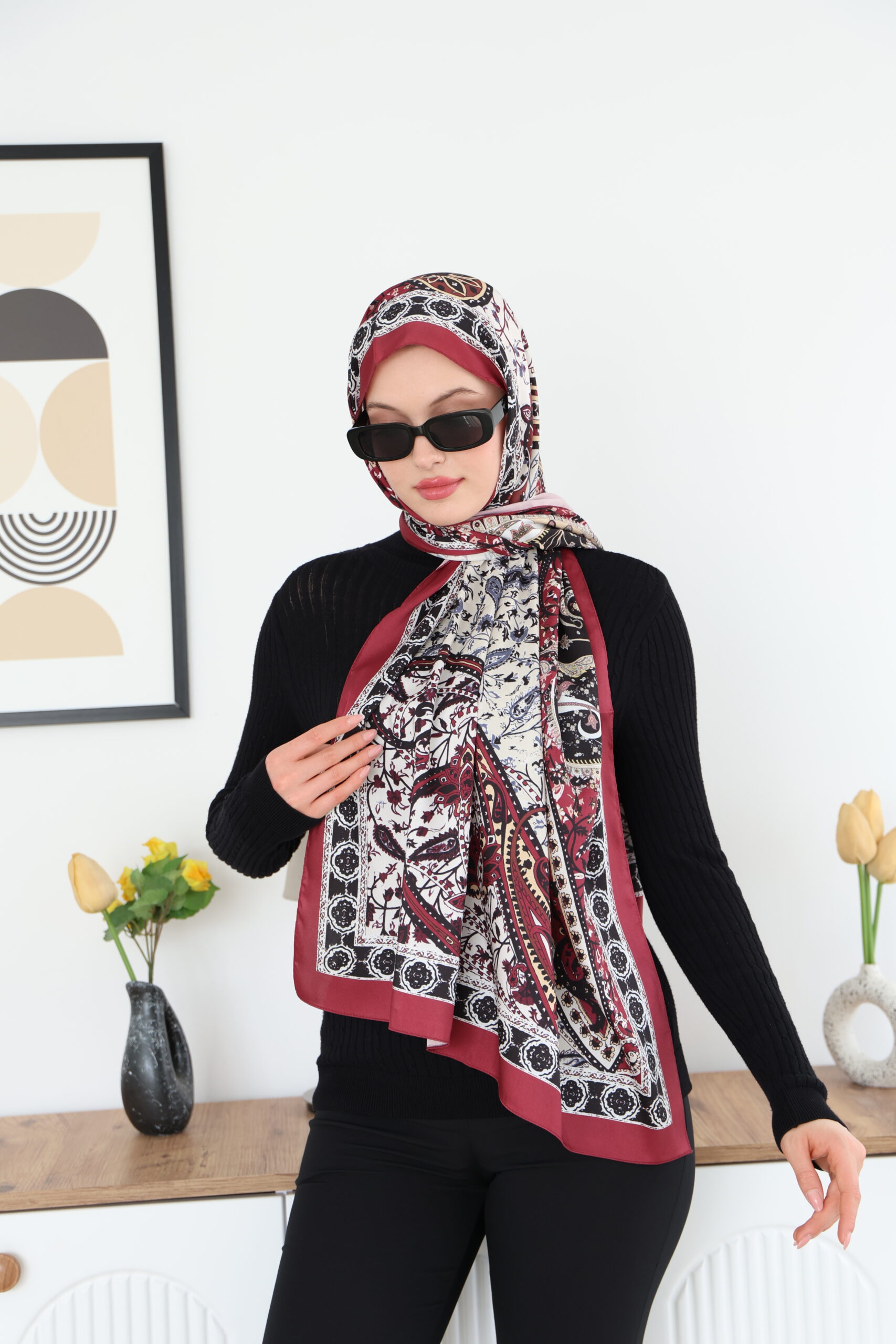 Neon Kırmızı Etnik Desen Lüks Saten İşlemeli Şal - Görsel 4