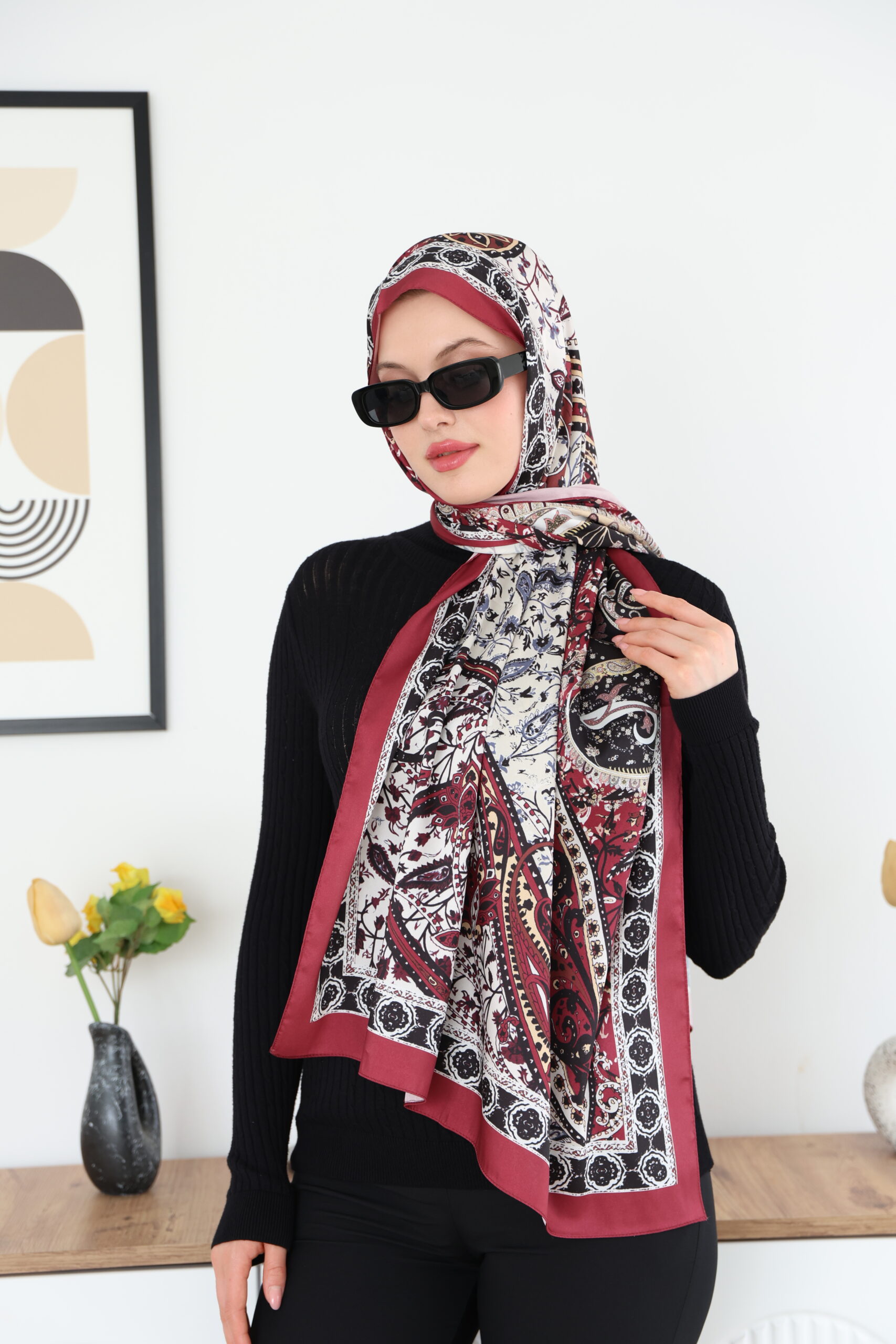 Neon Kırmızı Etnik Desen Lüks Saten İşlemeli Şal - Görsel 3