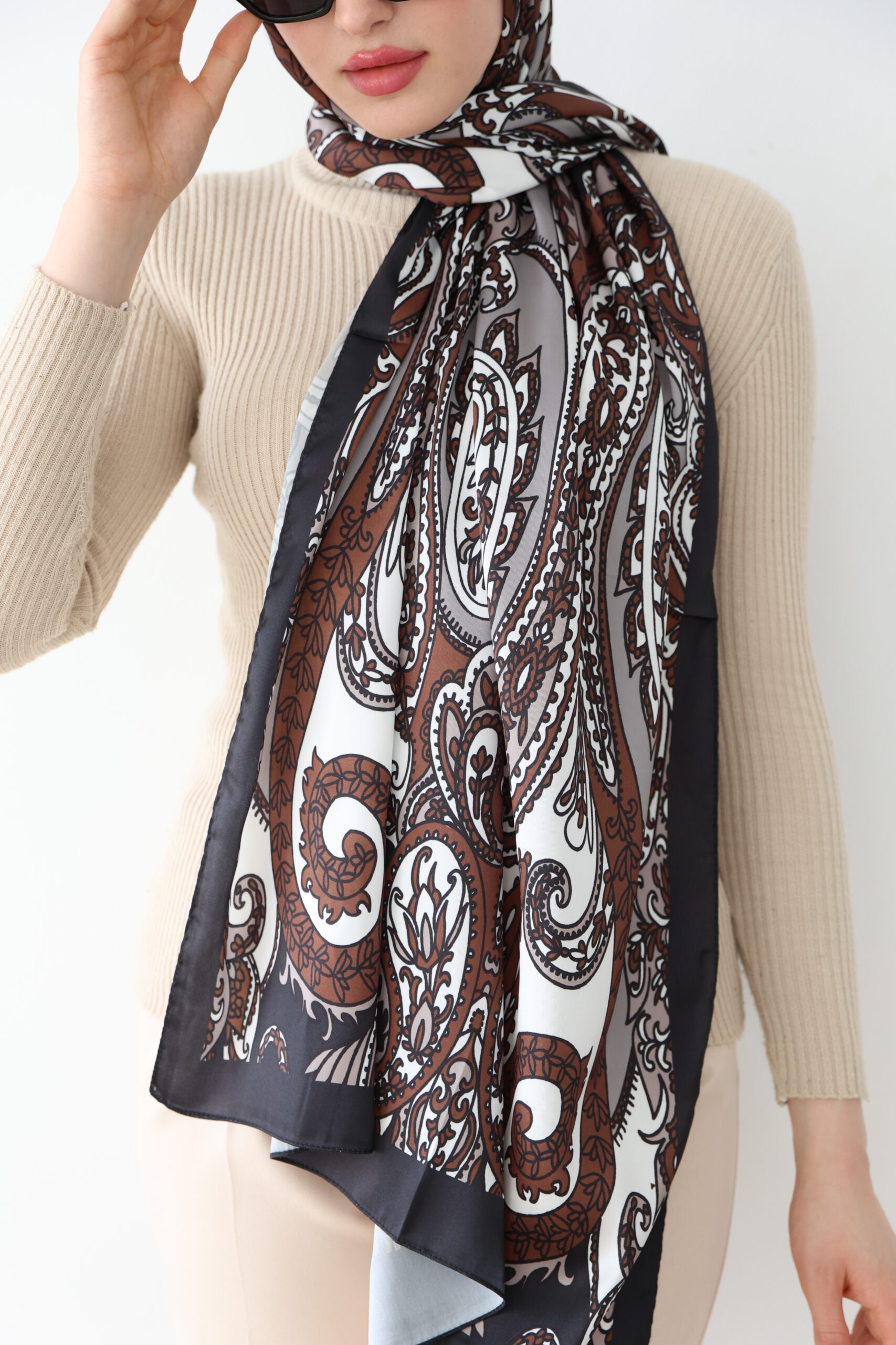 Antrasit Etnik Desen Lüks Saten İşlemeli Şal - Görsel 2